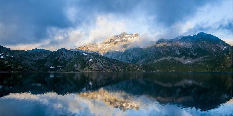 骑士出行装备对决:摩托车背包vs油箱包,谁才是通勤与短途摩旅的终极解决方案?