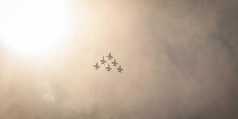 骑行服材质终极指南：皮革、纺织与复合材料的全面对决